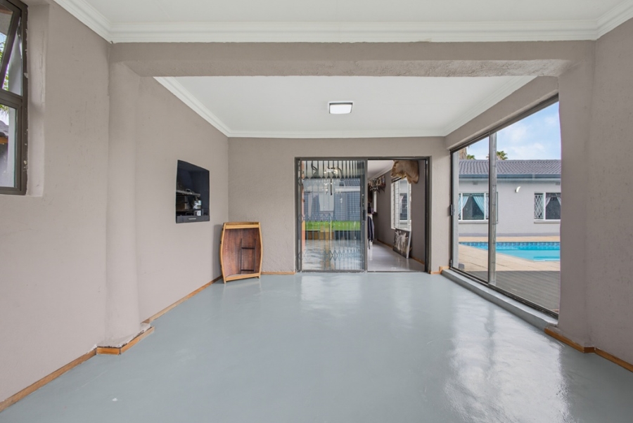 4 Bedroom Property for Sale in Van Riebeeck Park Gauteng