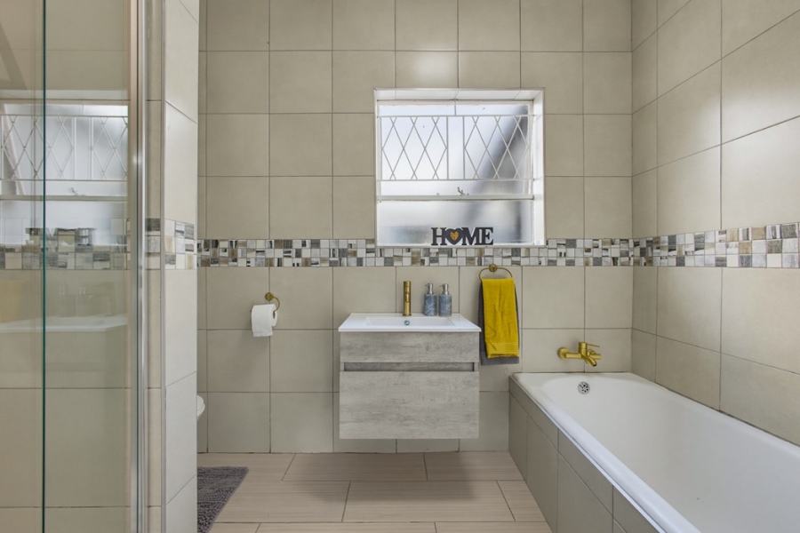 4 Bedroom Property for Sale in Van Riebeeck Park Gauteng