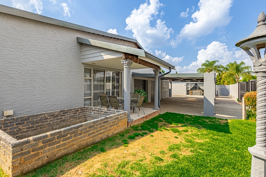4 Bedroom Property for Sale in Van Riebeeck Park Gauteng