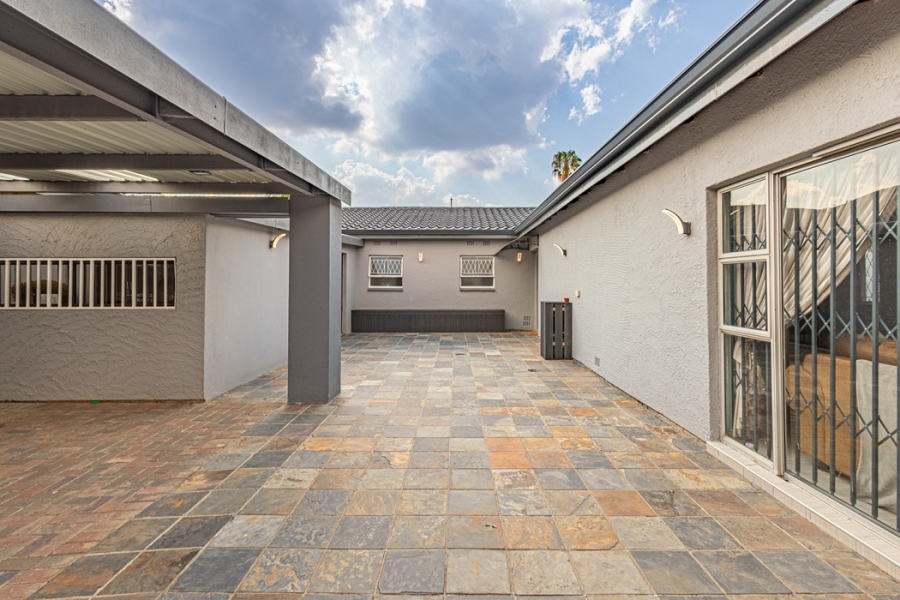 4 Bedroom Property for Sale in Van Riebeeck Park Gauteng