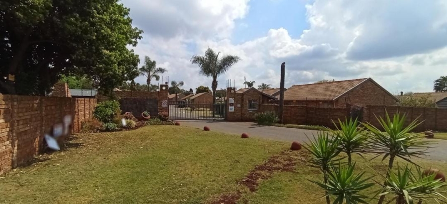 3 Bedroom Property for Sale in Rooihuiskraal North Gauteng