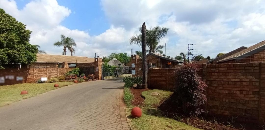 3 Bedroom Property for Sale in Rooihuiskraal North Gauteng