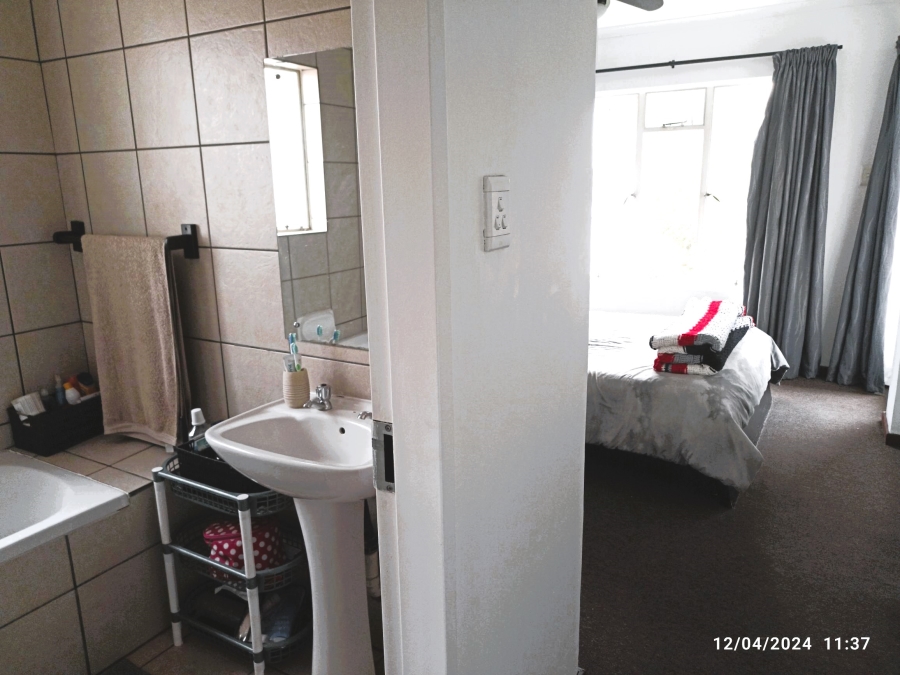 2 Bedroom Property for Sale in Sonneglans Gauteng