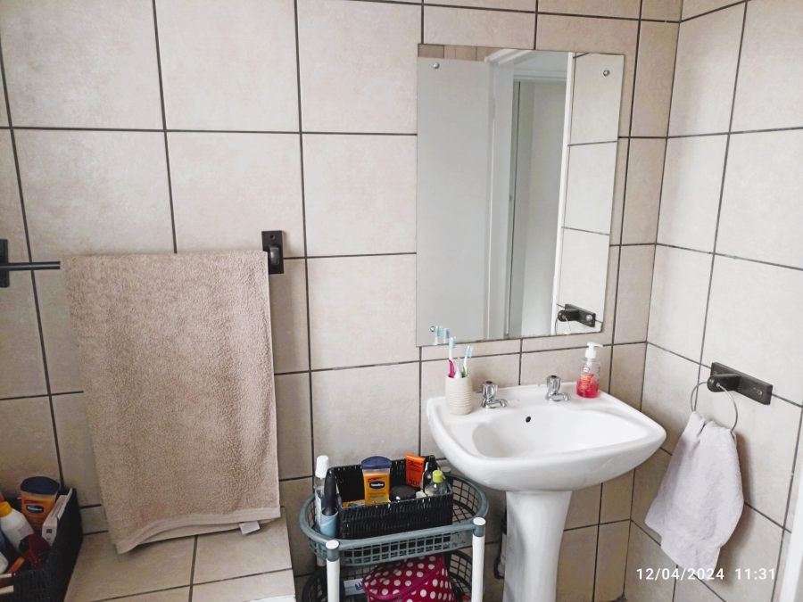 2 Bedroom Property for Sale in Sonneglans Gauteng