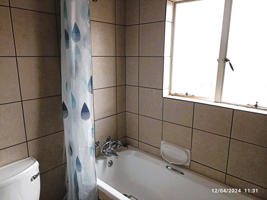 2 Bedroom Property for Sale in Sonneglans Gauteng