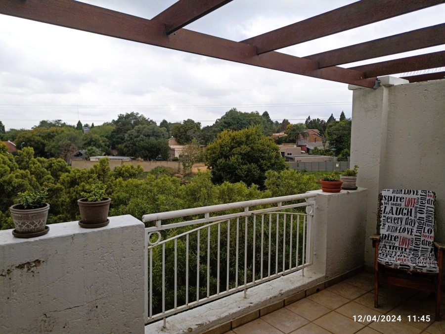 2 Bedroom Property for Sale in Sonneglans Gauteng