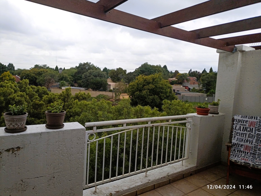 2 Bedroom Property for Sale in Sonneglans Gauteng