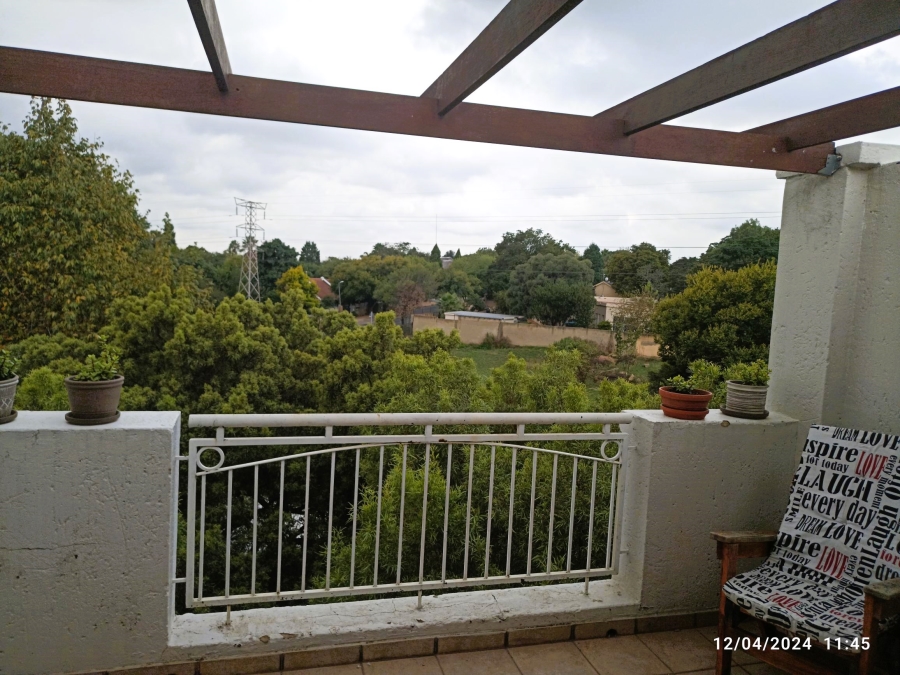 2 Bedroom Property for Sale in Sonneglans Gauteng
