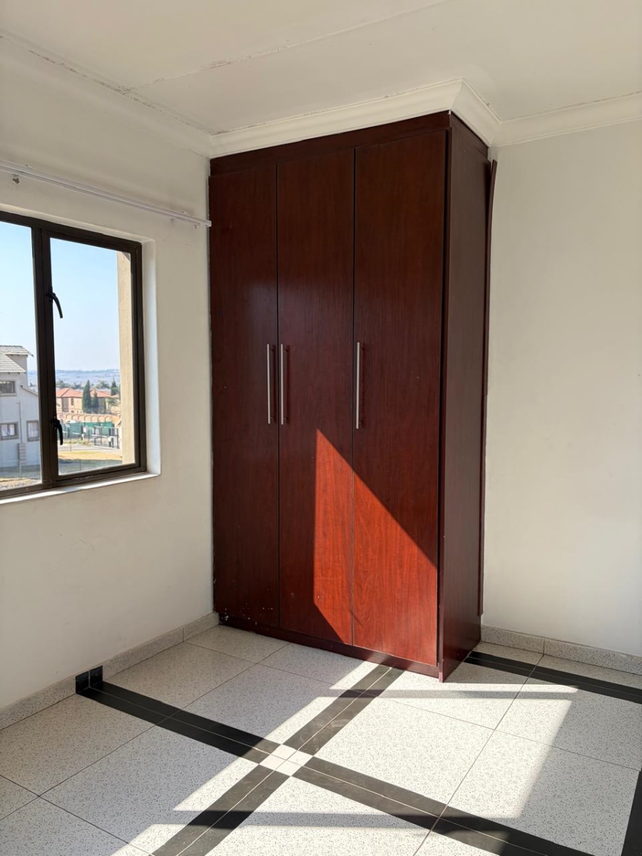 To Let 2 Bedroom Property for Rent in Noordwyk Gauteng
