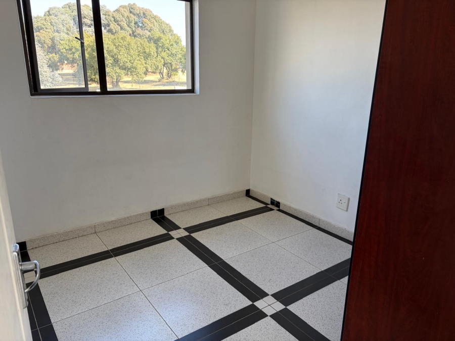 To Let 2 Bedroom Property for Rent in Noordwyk Gauteng