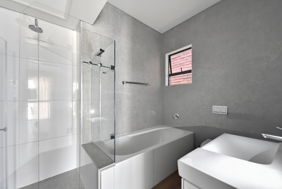 2 Bedroom Property for Sale in Nieuw Muckleneuk Gauteng