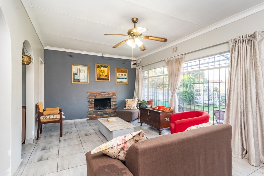 4 Bedroom Property for Sale in Breaunanda Gauteng