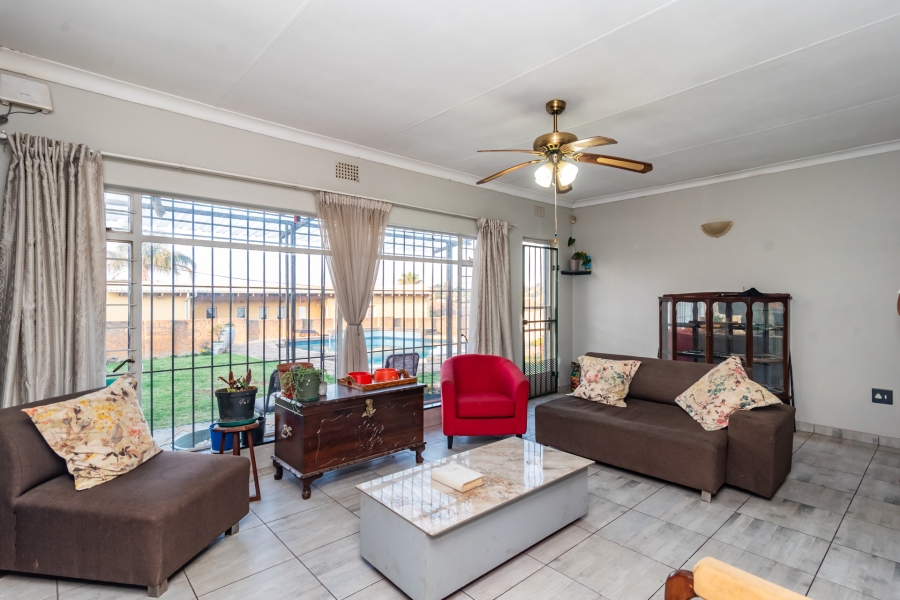 4 Bedroom Property for Sale in Breaunanda Gauteng