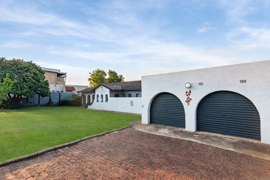 4 Bedroom Property for Sale in Breaunanda Gauteng