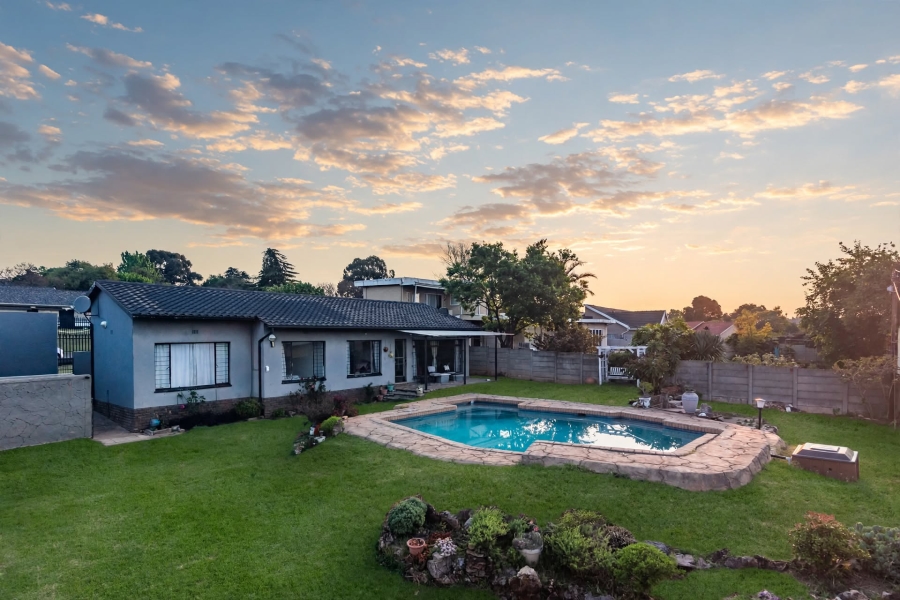 4 Bedroom Property for Sale in Breaunanda Gauteng