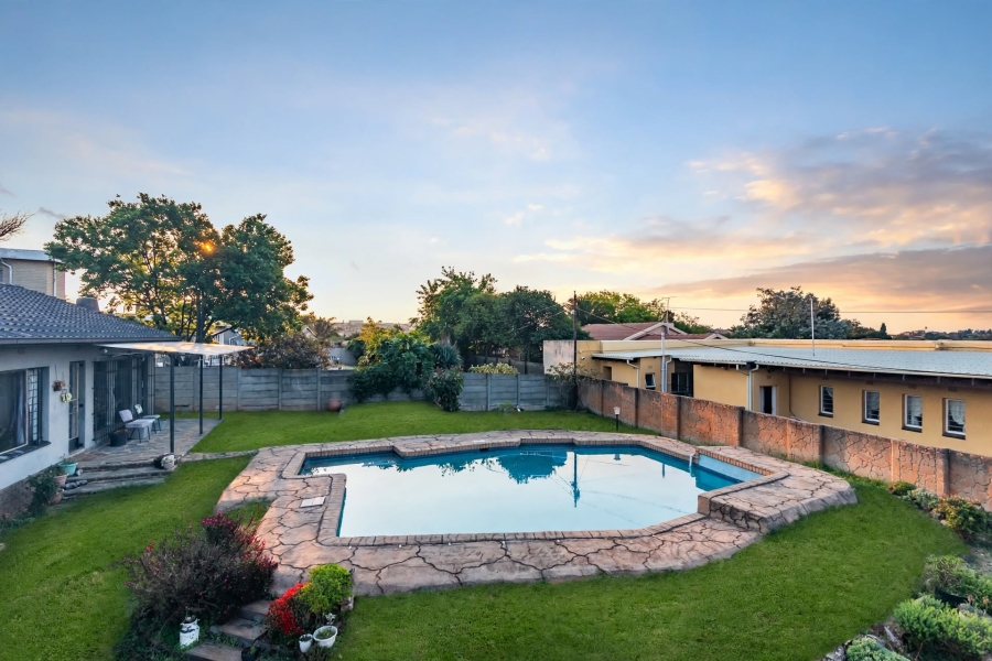 4 Bedroom Property for Sale in Breaunanda Gauteng