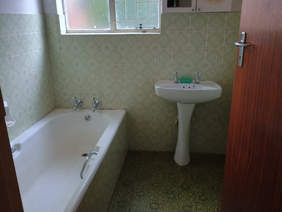 5 Bedroom Property for Sale in Flora Gardens Gauteng