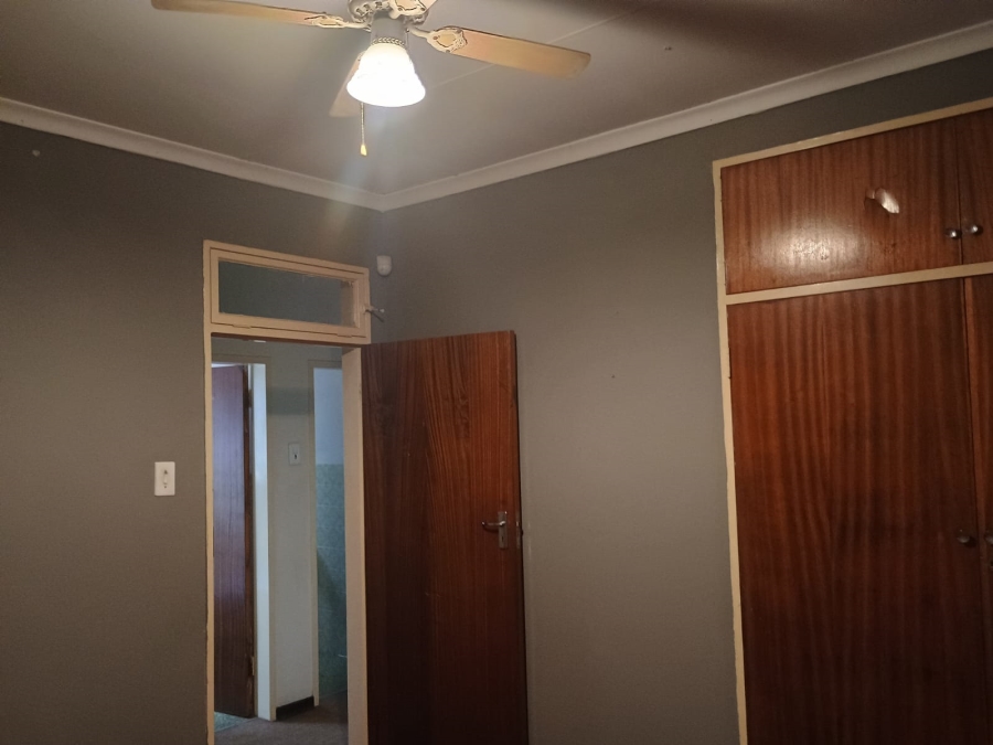 5 Bedroom Property for Sale in Flora Gardens Gauteng