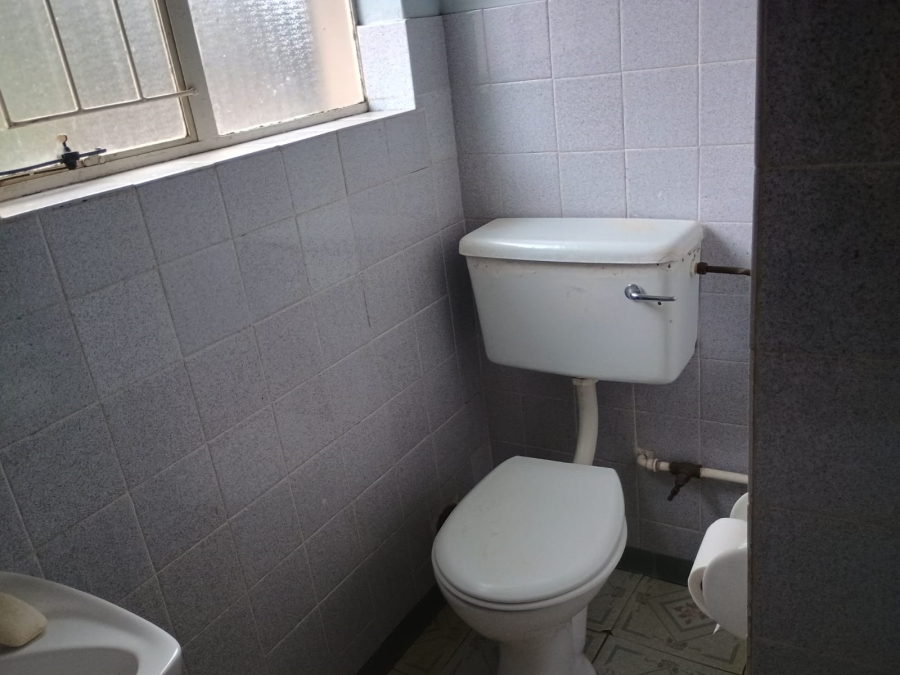 5 Bedroom Property for Sale in Flora Gardens Gauteng