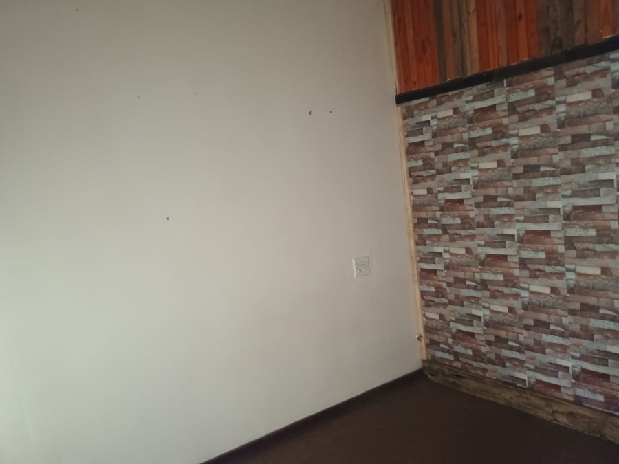5 Bedroom Property for Sale in Flora Gardens Gauteng