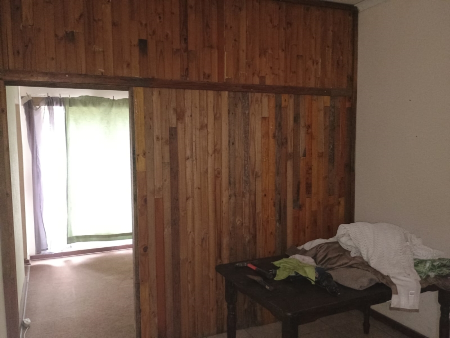 5 Bedroom Property for Sale in Flora Gardens Gauteng