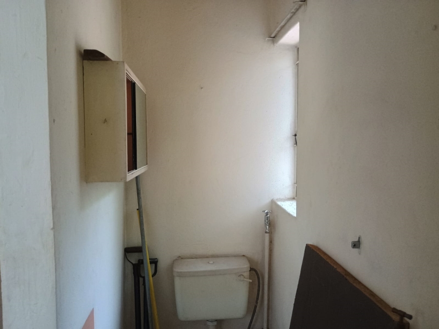 5 Bedroom Property for Sale in Flora Gardens Gauteng