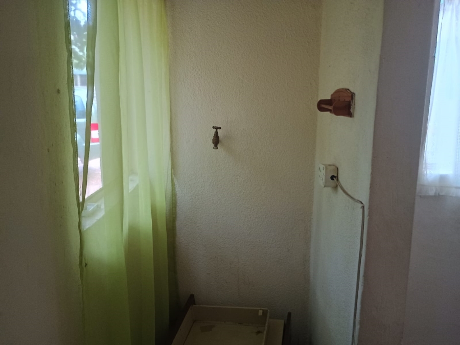 5 Bedroom Property for Sale in Flora Gardens Gauteng