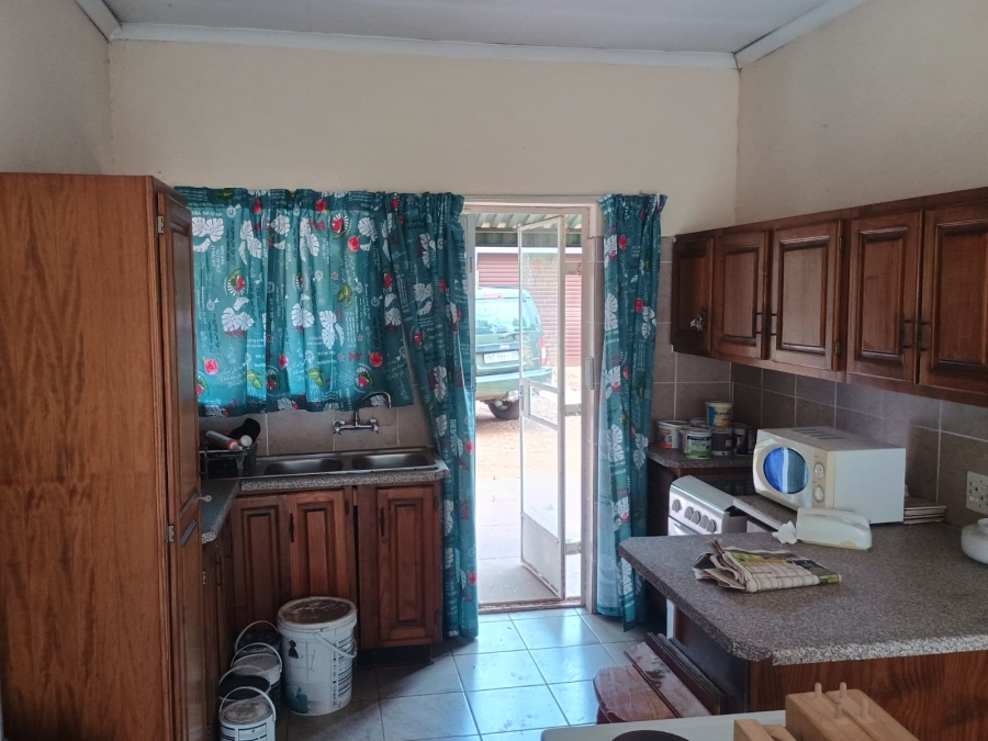 5 Bedroom Property for Sale in Flora Gardens Gauteng