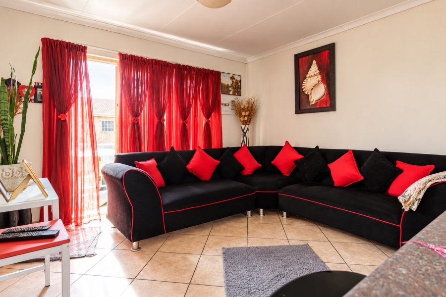 2 Bedroom Property for Sale in Helikonpark Gauteng