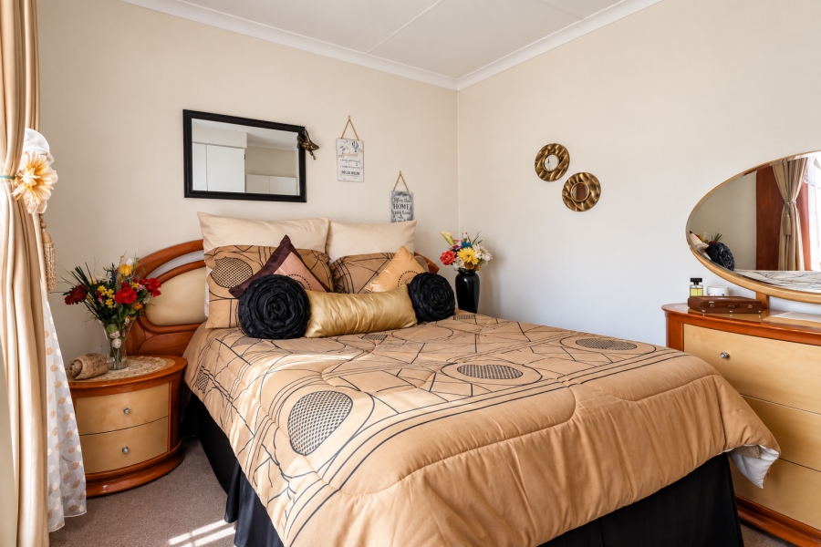 2 Bedroom Property for Sale in Helikonpark Gauteng