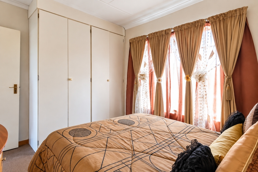 2 Bedroom Property for Sale in Helikonpark Gauteng