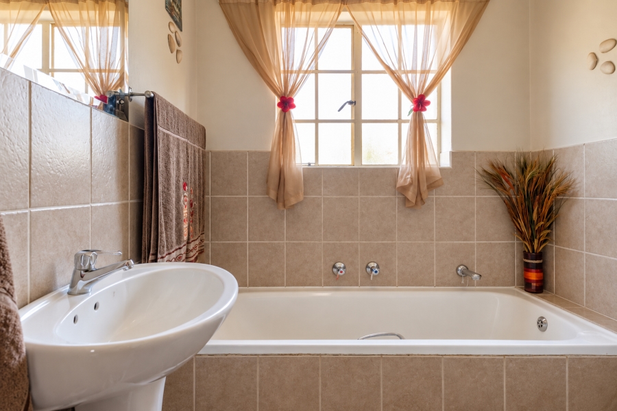 2 Bedroom Property for Sale in Helikonpark Gauteng