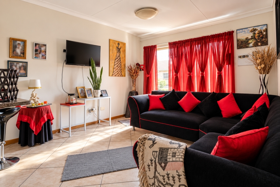2 Bedroom Property for Sale in Helikonpark Gauteng