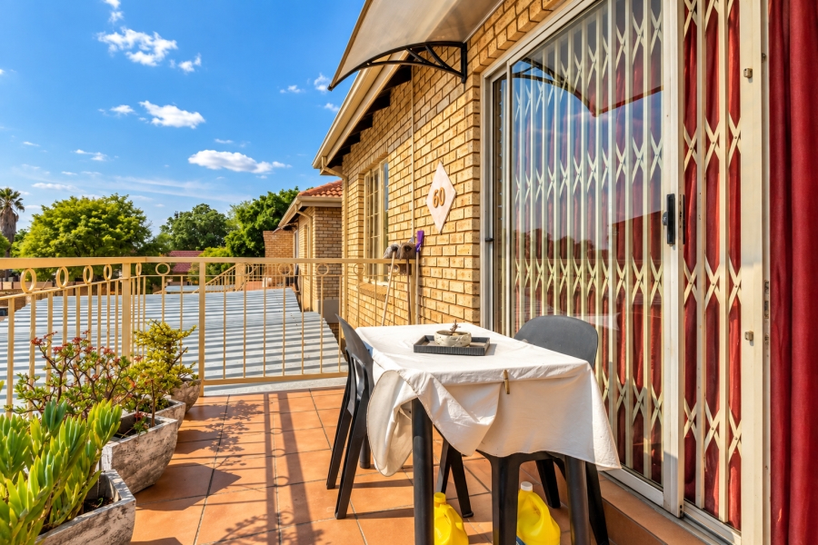 2 Bedroom Property for Sale in Helikonpark Gauteng