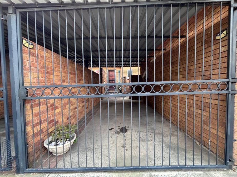 3 Bedroom Property for Sale in Villieria Gauteng