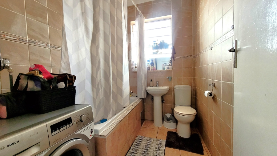 To Let 2 Bedroom Property for Rent in Sunnyridge Gauteng