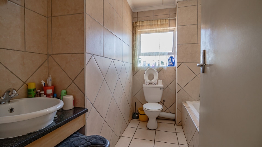 2 Bedroom Property for Sale in Vorna Valley Gauteng