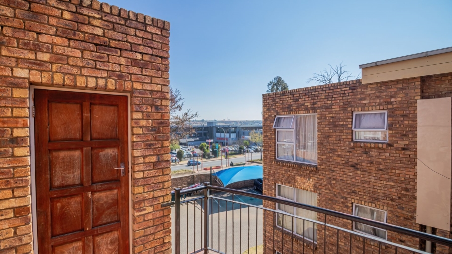 2 Bedroom Property for Sale in Vorna Valley Gauteng