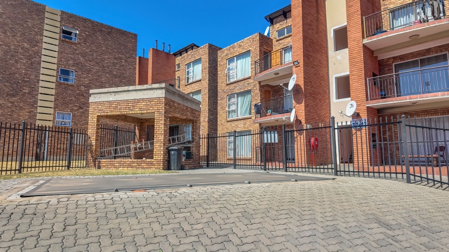 2 Bedroom Property for Sale in Vorna Valley Gauteng