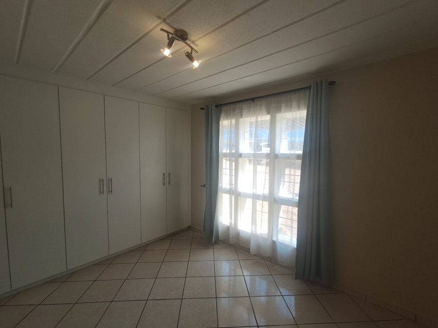 3 Bedroom Property for Sale in Oakdene Gauteng