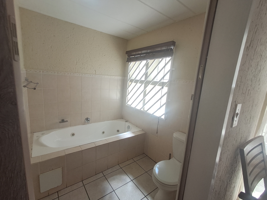 3 Bedroom Property for Sale in Oakdene Gauteng
