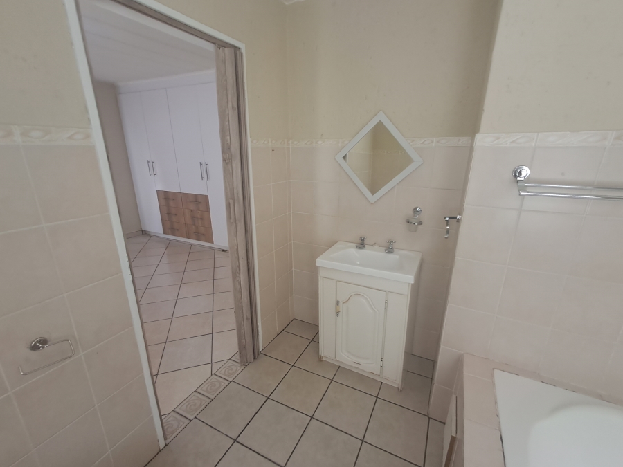 3 Bedroom Property for Sale in Oakdene Gauteng