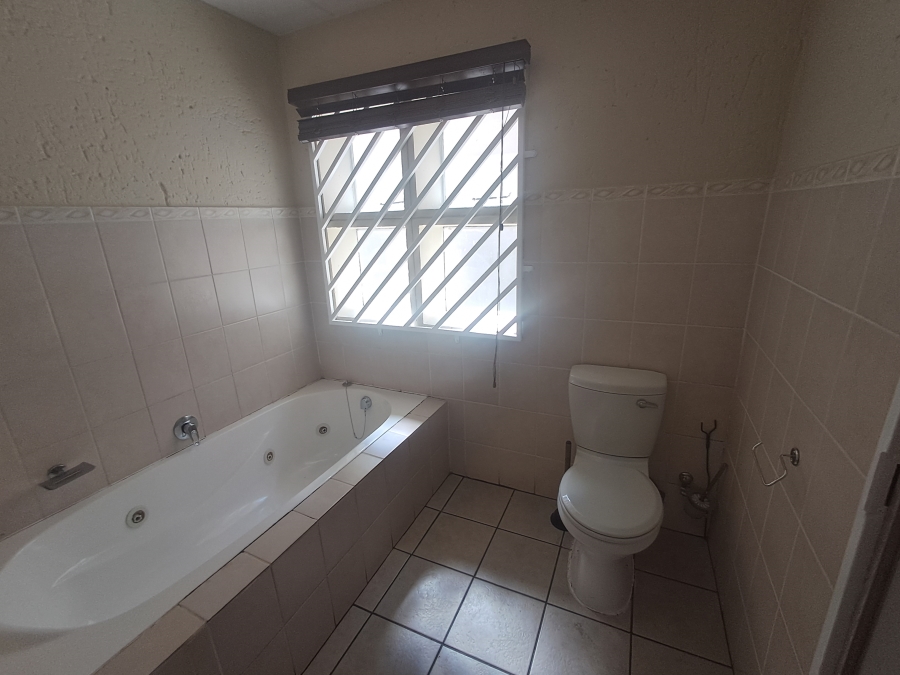 3 Bedroom Property for Sale in Oakdene Gauteng