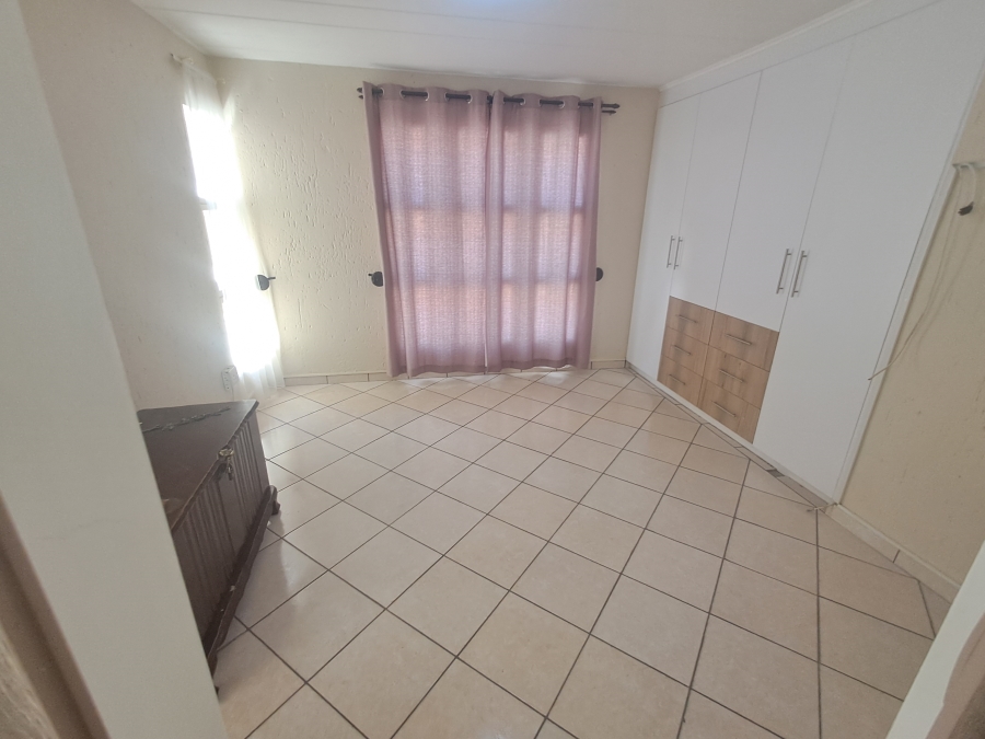 3 Bedroom Property for Sale in Oakdene Gauteng