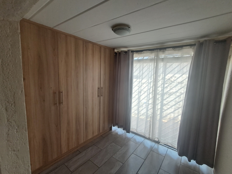 3 Bedroom Property for Sale in Oakdene Gauteng
