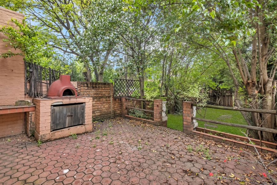 2 Bedroom Property for Sale in Windsor East Gauteng