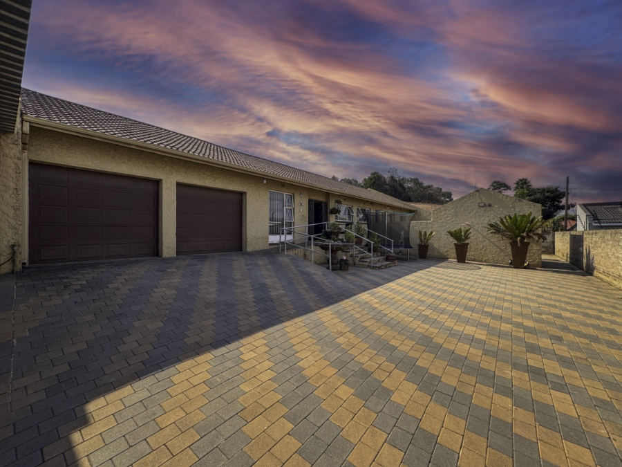 3 Bedroom Property for Sale in Edenvale Central Gauteng