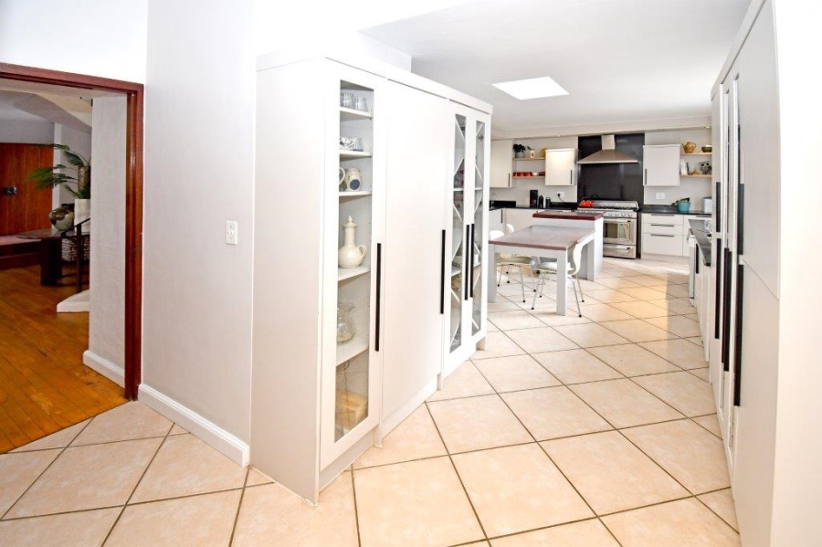 To Let 5 Bedroom Property for Rent in Dunkeld Gauteng