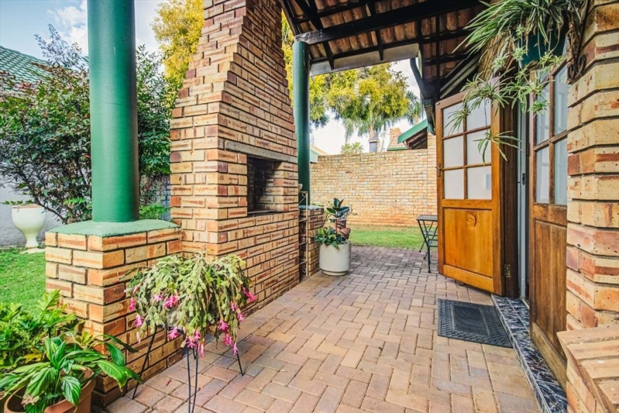 3 Bedroom Property for Sale in Glen Marais Gauteng