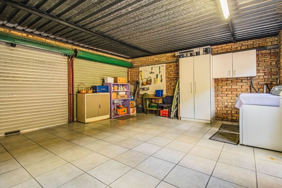 3 Bedroom Property for Sale in Glen Marais Gauteng